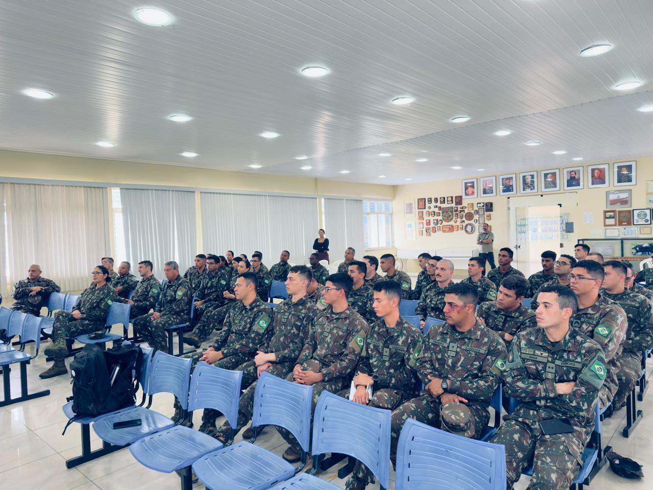 Polícia Civil promove palestra sobre enfrentamento à violência contra a mulher no 6º BEC