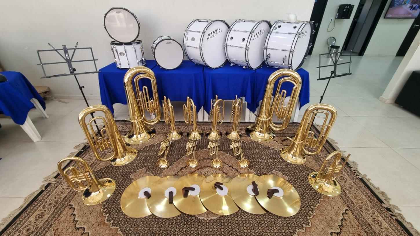 Bandas escolares ganham reforço com novos instrumentos musicais