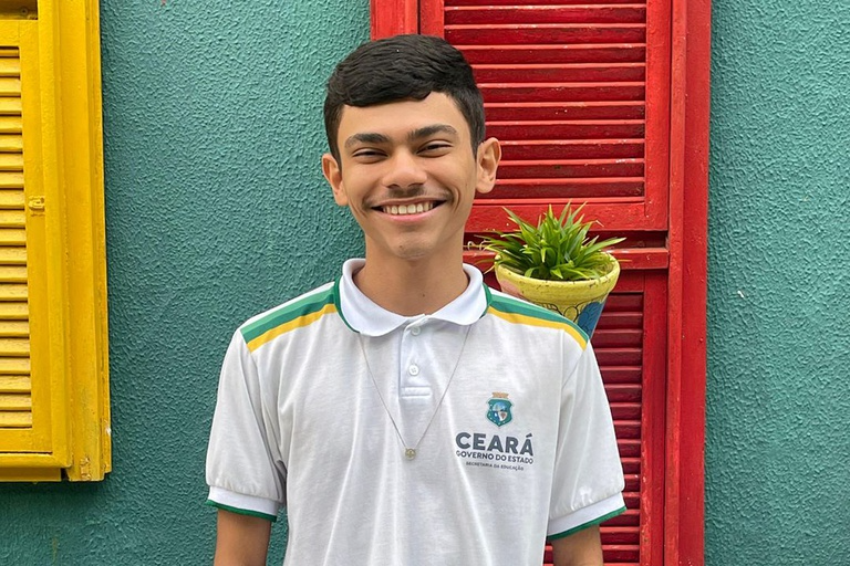 Lei que regulamenta celulares nas escolas amplia participação dos estudantes e fortalece convivência