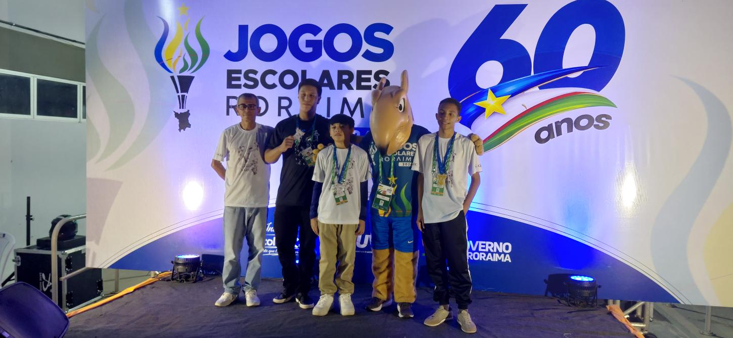 Premiação dos JERs reúne medalhistas de natação e xadrez em Boa Vista