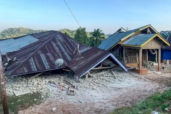 Forte terremoto de magnitude 7,7 atinge costa da Indonésia