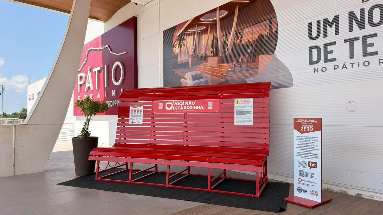 Um assento para a reflexão: Pátio Roraima Shopping instala Banco Vermelho no combate ao feminicídio