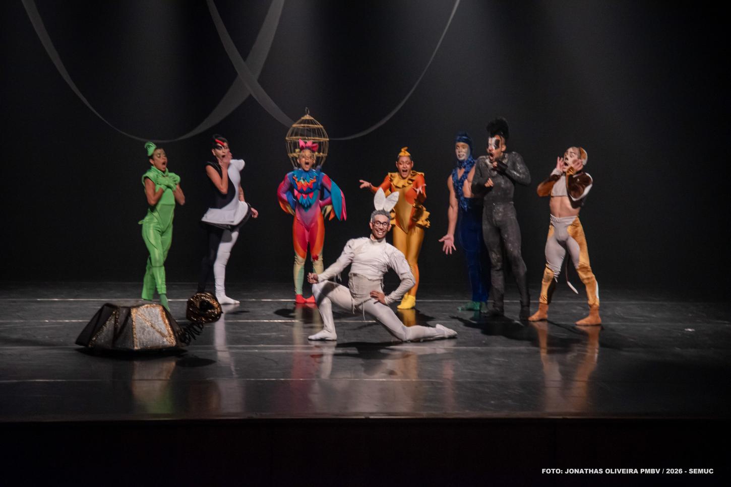 Bichos ganham vida no palco e encantam famílias no Teatro Municipal