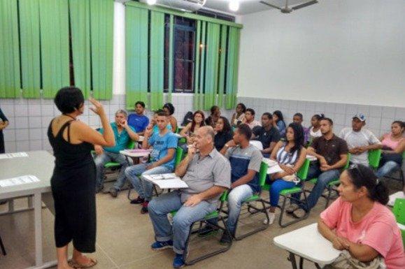 Educação financeira ganha espaço em projeto voltado a imigrantes em Roraima