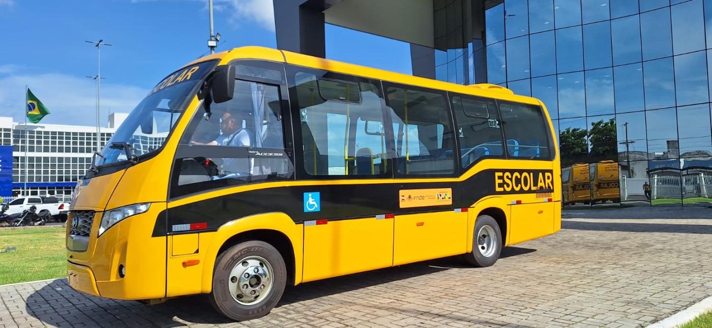 Governo de Roraima entrega ônibus acessível para estudantes atendidos pelo CAP-DV