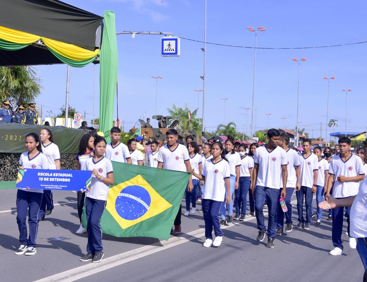 Independência reúne mais de 800 estudantes em desfile cívico-militar na Avenida Ene Garcez