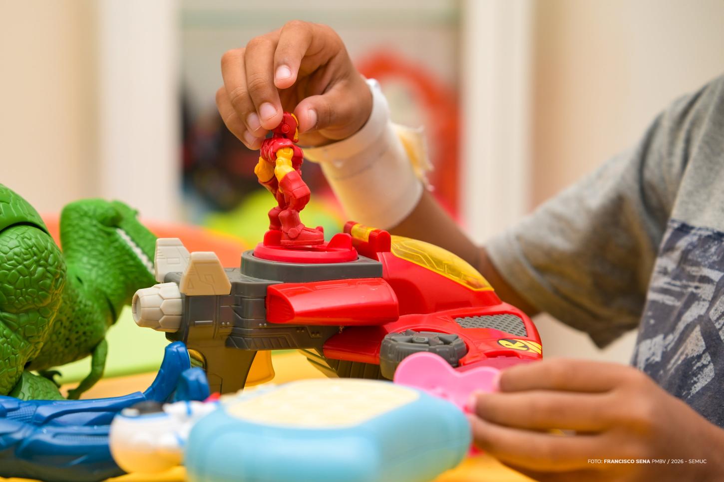 Dia do Brinquedo promove interação entre crianças internadas no HCSA durante a Semana da Criança