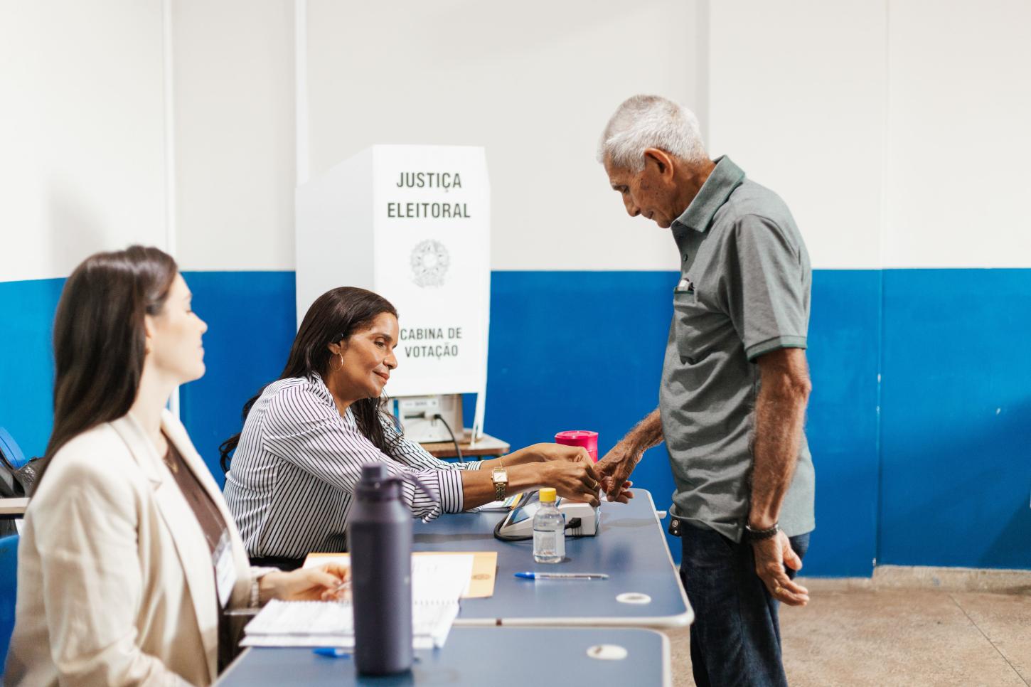 Eleitores comparecem cedo às urnas no segundo turno em Roraima