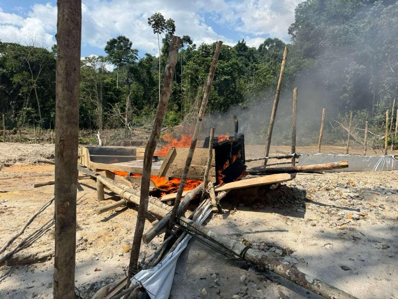 Operação contra garimpo ilegal causa prejuízo de R$ 6 milhões na Terra Yanomami