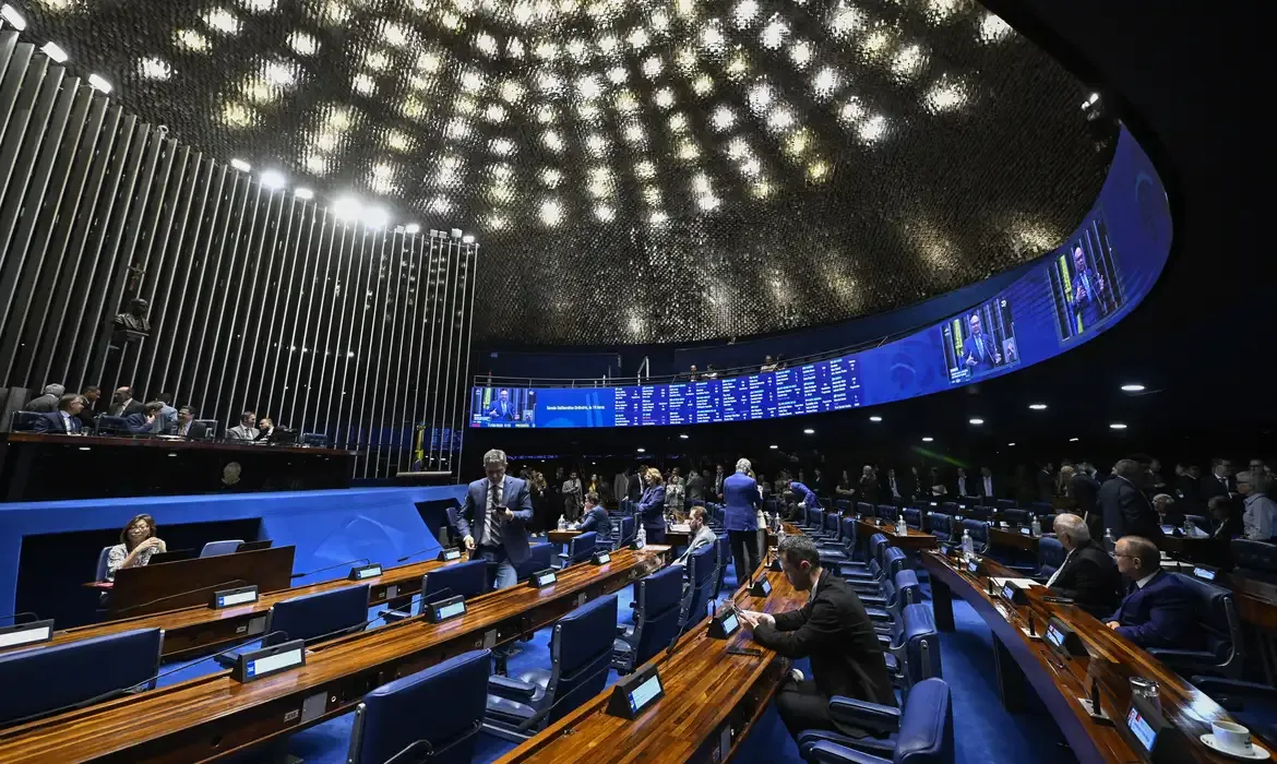Senado começa a discutir fim da escala 6x1 na próxima semana